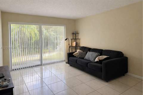 1090 NE 129th St 205, North Miami FL - photo 6 of 14