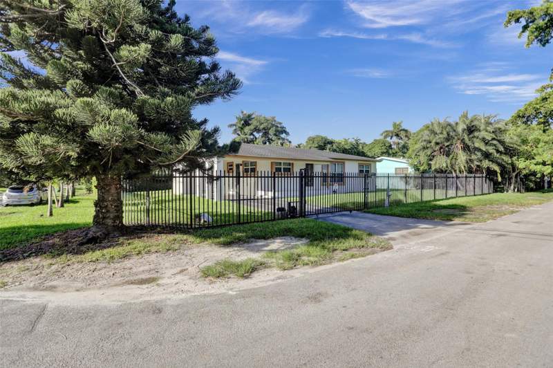 4 bedroom SingleFamilyResidence at 30 NE 139th Street, George Walters Sub, Miami — photo 2