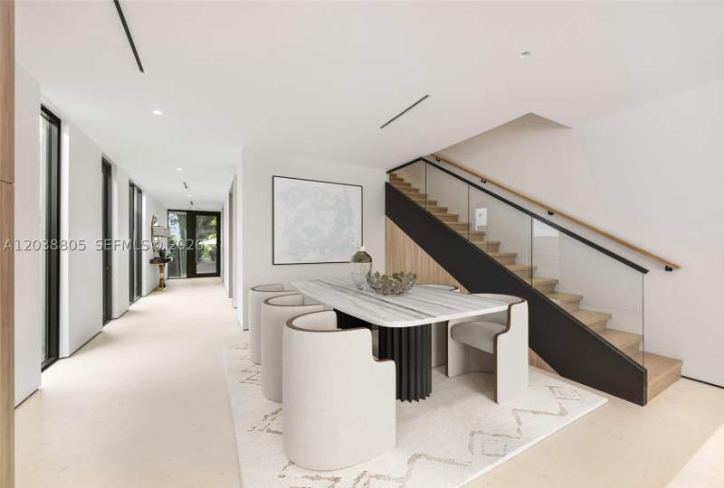 4 bedroom Townhouse at 3144 Elizabeth St, Palmhurst, Coconut Grove — photo 4