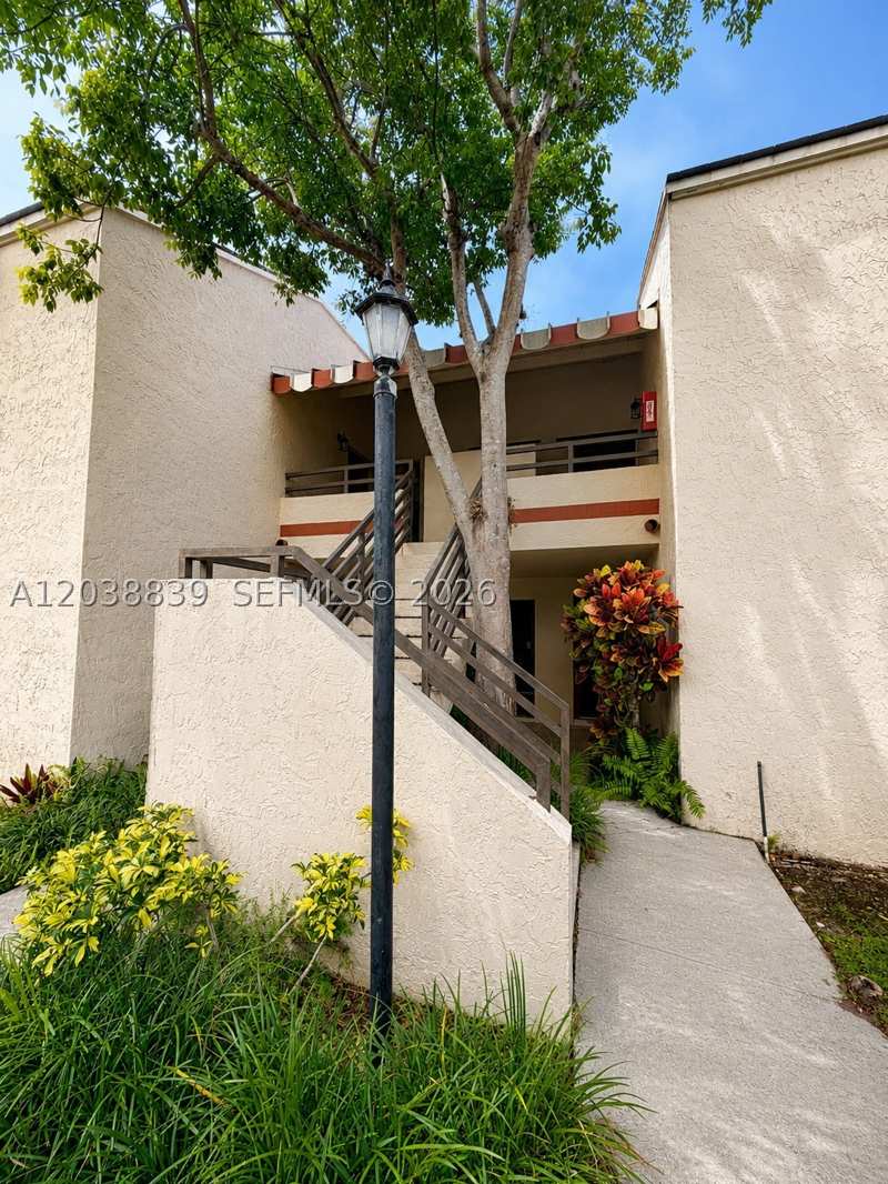 2 bedroom Condominium at 20005 NE 3rd Ct 8, Quatraine Condo I Ph I, Miami — photo 1