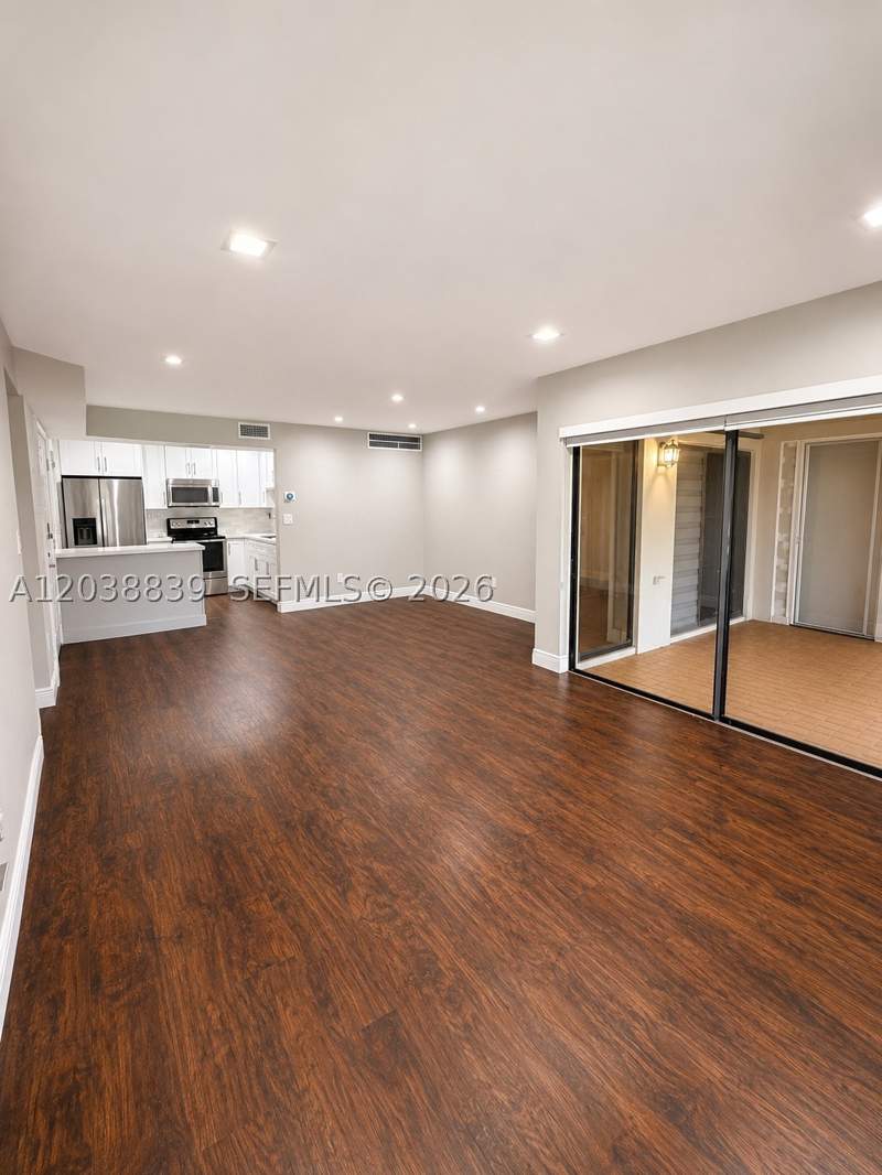 2 bedroom Condominium at 20005 NE 3rd Ct 8, Quatraine Condo I Ph I, Miami — photo 2