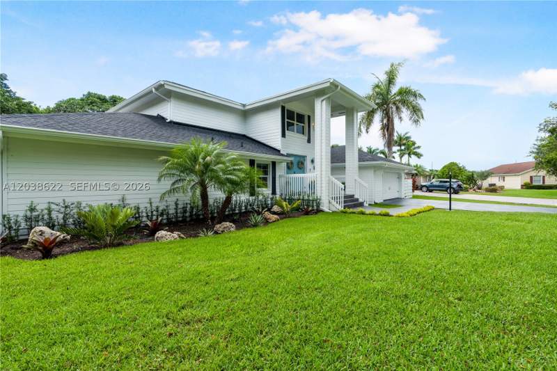 5 bedroom SingleFamilyResidence at 14830 SW 149th St, Country Walk Sec 3, Miami — photo 2