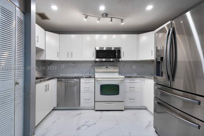 2 bedroom Condominium at 12940 SW 64th Ln 312-3, Miller Villas Condo, Miami — photo 2