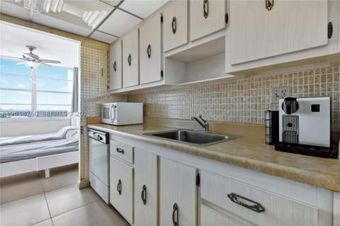 301 174th St 1905 + Den, Sunny Isles Beach FL - photo 13 of 55