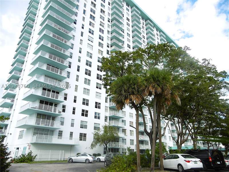 1 bedroom Condominium at 301 174th St 1905 + Den, Winston Towers 500 Condo, Sunny Isles Beach — photo 3