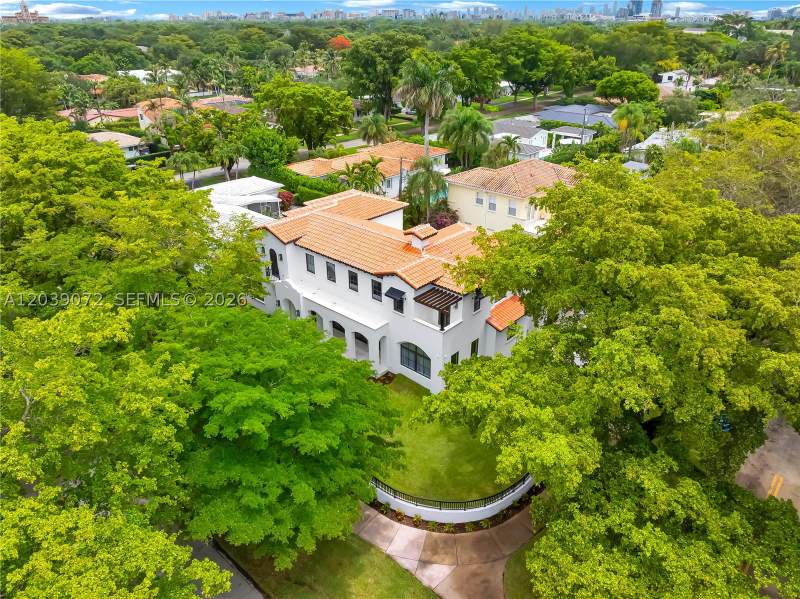 5 bedroom SingleFamilyResidence at 5111 Alhambra Cir, Coral Gables Riviera Sec, Coral Gables — photo 3