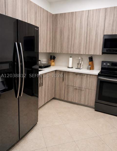 10395 SW 67th Ave, Pinecrest FL - photo 10 of 47