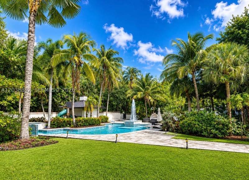 7 bedroom SingleFamilyResidence at 10395 SW 67th Ave, Pinecrest Lake Estates Re, Pinecrest — photo 2