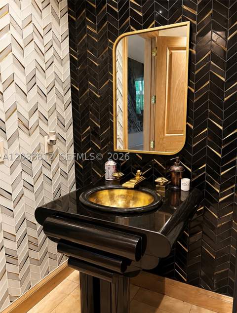 10395 SW 67th Ave, Pinecrest FL - photo 7 of 47