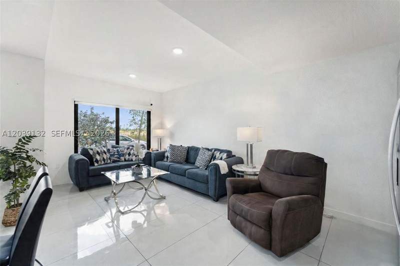 4 bedroom Townhouse at 14590 SW 260th St, Grandville Place, Homestead — photo 3