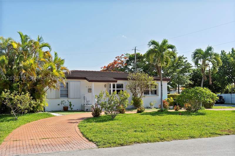 4 bedroom SingleFamilyResidence at 6801 SW 27th St, Artbilt Homes, Miami — photo 4
