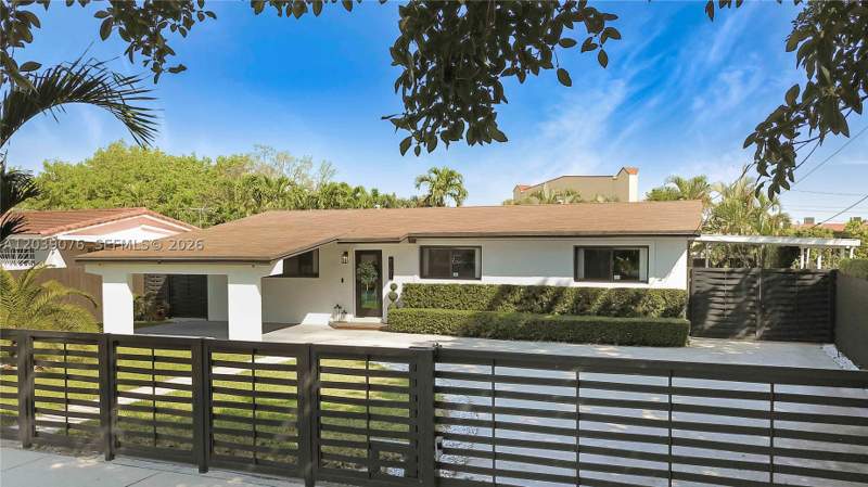 3 bedroom SingleFamilyResidence at 6751 SW 13th St, Intag Sub, Miami — photo 2