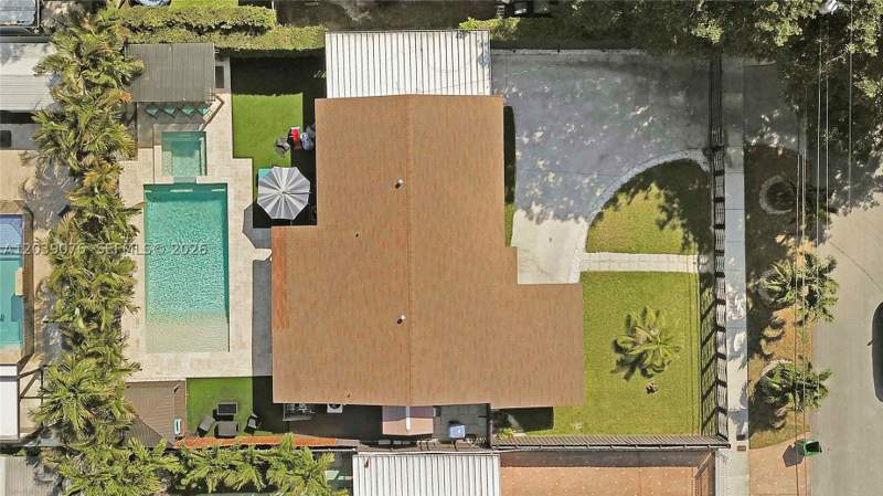 3 bedroom SingleFamilyResidence at 6751 SW 13th St, Intag Sub, Miami — photo 3