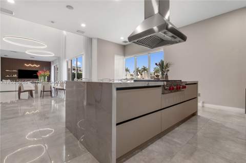 10261 NW 74th Ter, Doral FL - photo 10 of 43