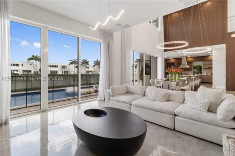 10261 NW 74th Ter, Doral FL - photo 12 of 43
