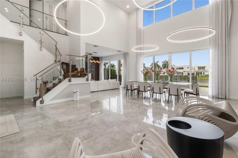 5 bedroom SingleFamilyResidence at 10261 NW 74th Ter, Doral Commons Residential, Doral — photo 4