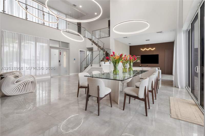 5 bedroom SingleFamilyResidence at 10261 NW 74th Ter, Doral Commons Residential, Doral — photo 5