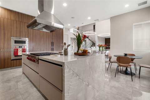 10261 NW 74th Ter, Doral FL - photo 8 of 43