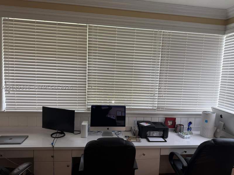 4 bedroom SingleFamilyResidence at 11521 SW 98th Ct, Las Villas Of La Mancha S, Miami — photo 5