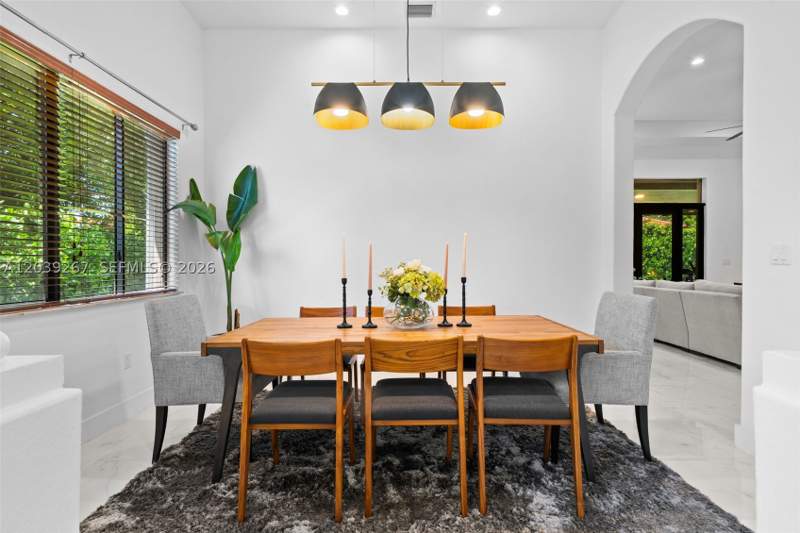 4 bedroom SingleFamilyResidence at 7563 SW 188th Ter, Cutler Cay, Cutler Bay — photo 4