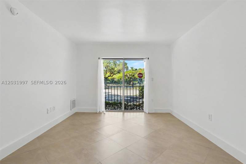 1 bedroom Condominium at 445 SW 11th St 102, Brickell West Condo, Miami — photo 3