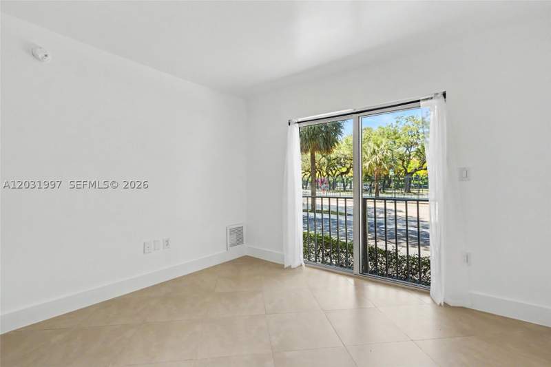 1 bedroom Condominium at 445 SW 11th St 102, Brickell West Condo, Miami — photo 5