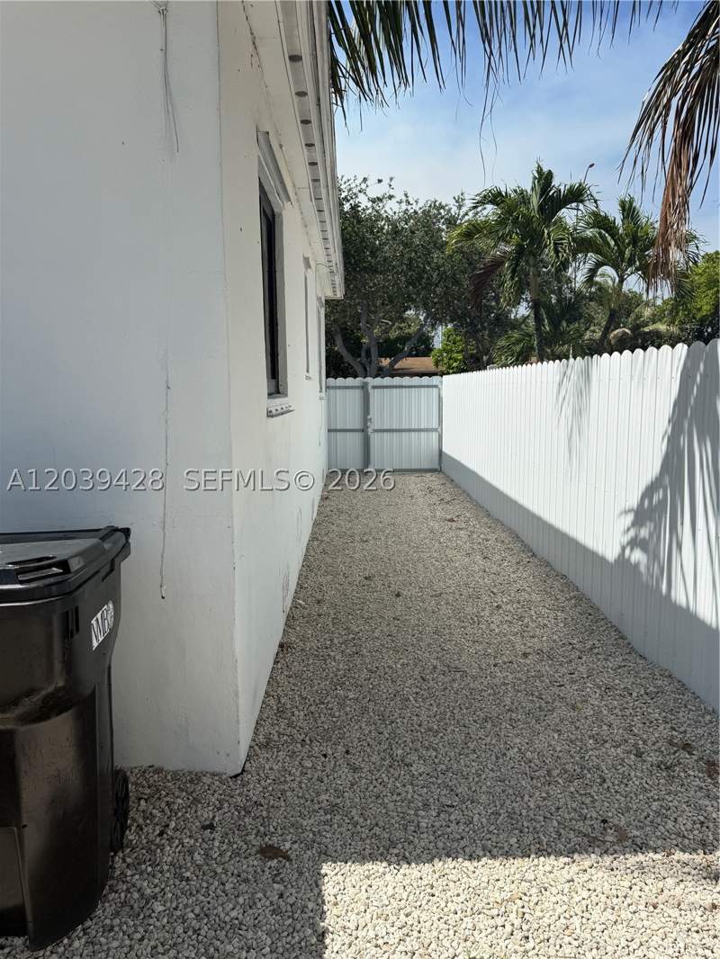 3 bedroom SingleFamilyResidence at 1880 NE 159th St, Fulford Homes, North Miami Beach — photo 4