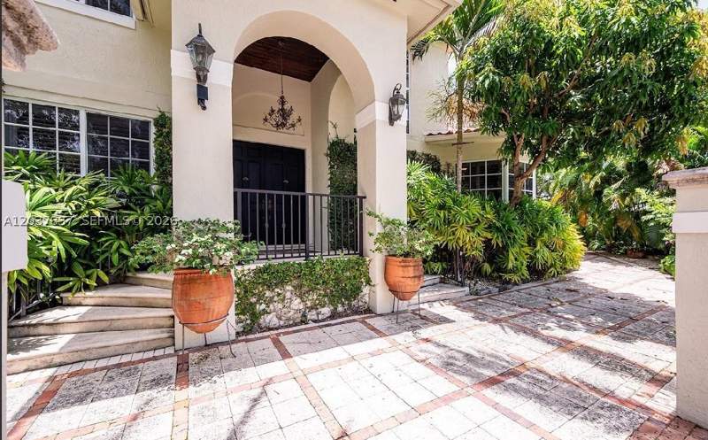 5 bedroom SingleFamilyResidence at 797 Glenridge Rd, Biscayne Key Estates, Key Biscayne — photo 3