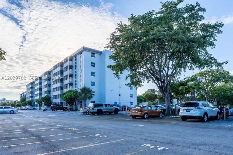 1 bedroom Condominium at 16851 NE 23rd Ave A308, Woodside Apts Condo, North Miami Beach — photo 1