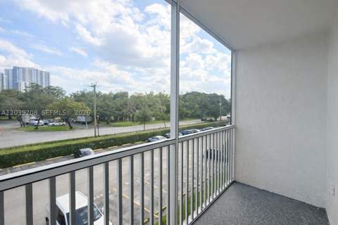 16851 NE 23rd Ave A308, North Miami Beach FL - photo 10 of 21