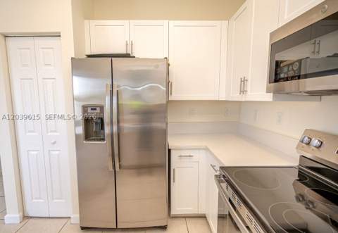 11064 W 33rd Way, Hialeah FL - photo 13 of 93