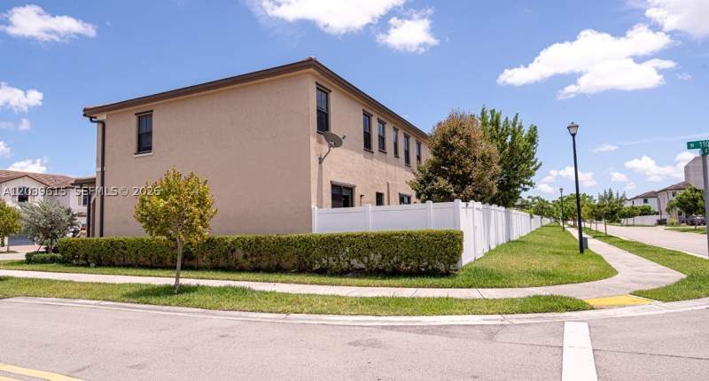 3 bedroom Townhouse at 11064 W 33rd Way, Aquabella North Replat, Hialeah — photo 2