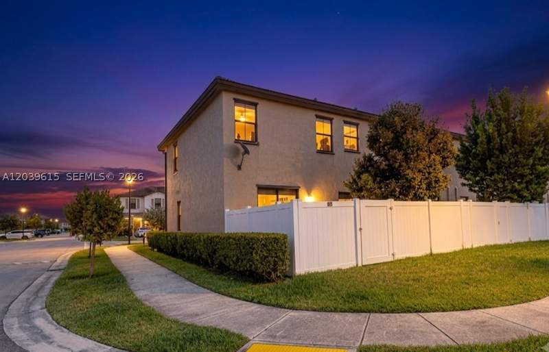 3 bedroom Townhouse at 11064 W 33rd Way, Aquabella North Replat, Hialeah — photo 3