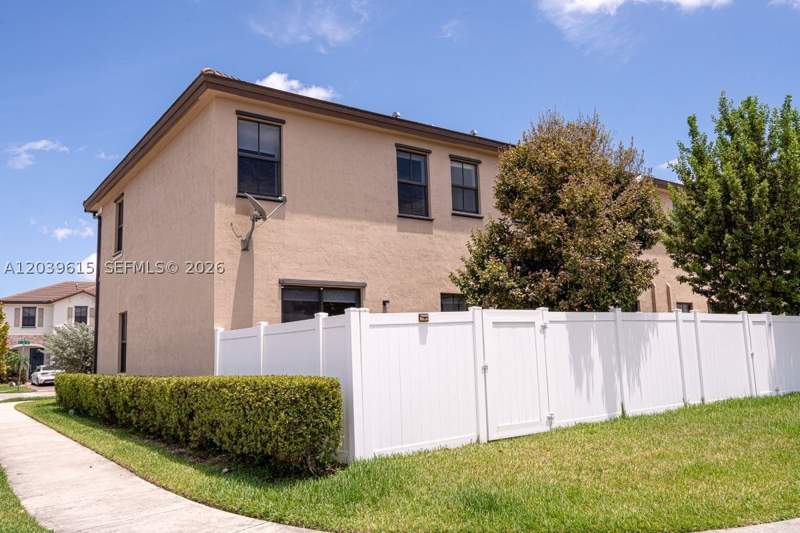 3 bedroom Townhouse at 11064 W 33rd Way, Aquabella North Replat, Hialeah — photo 4