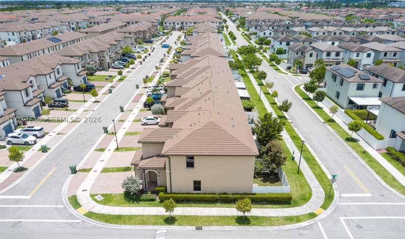 3 bedroom Townhouse at 11064 W 33rd Way, Aquabella North Replat, Hialeah — photo 5