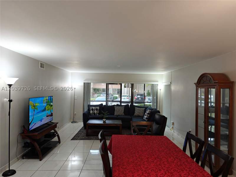 2 bedroom Condominium at 601 Ives Dairy Rd 101-8, Summertree Vilg Calif Cl, Miami — photo 4
