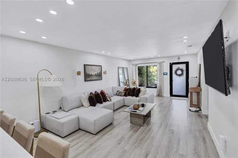 3 bedroom SingleFamilyResidence at 6465 SW 135th Ave, Arborgate Kendall Lk E Co, Miami — photo 2