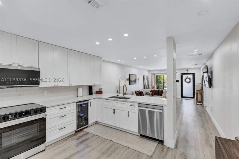 3 bedroom SingleFamilyResidence at 6465 SW 135th Ave, Arborgate Kendall Lk E Co, Miami — photo 4
