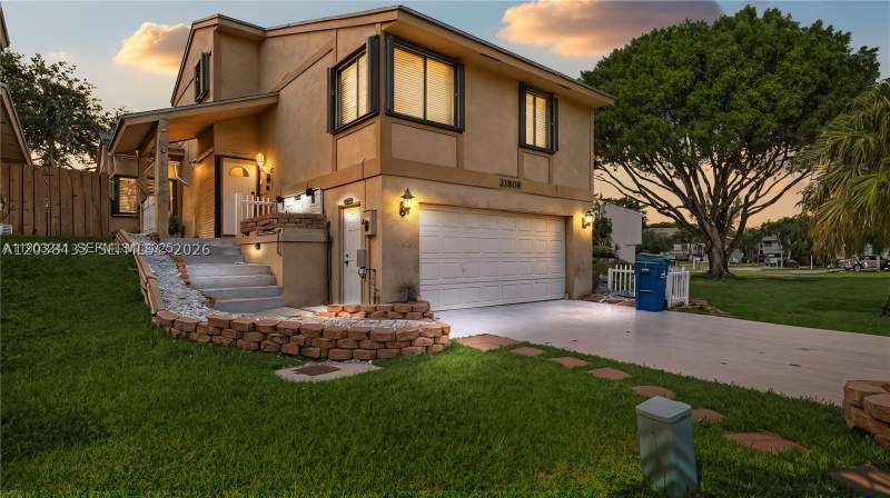 3 bedroom SingleFamilyResidence at 21808 SW 99th Ave, Lakes By The Bay Sec 2, Cutler Bay — photo 2