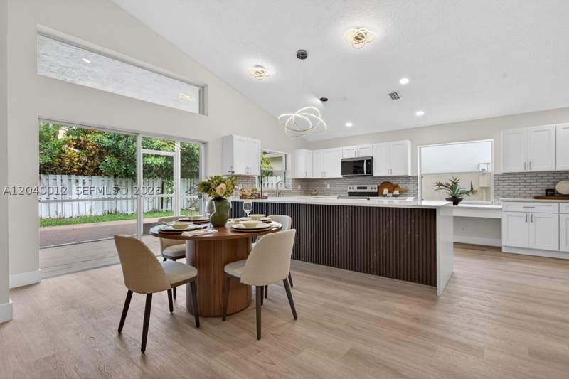 3 bedroom SingleFamilyResidence at 116 W Bayridge Dr, The Lakes, Weston — photo 2