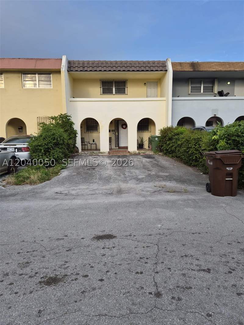 2 bedroom Townhouse at 6945 W 2nd Way, 2ND ADDN TO PALM SPRINGS, Hialeah — photo 1