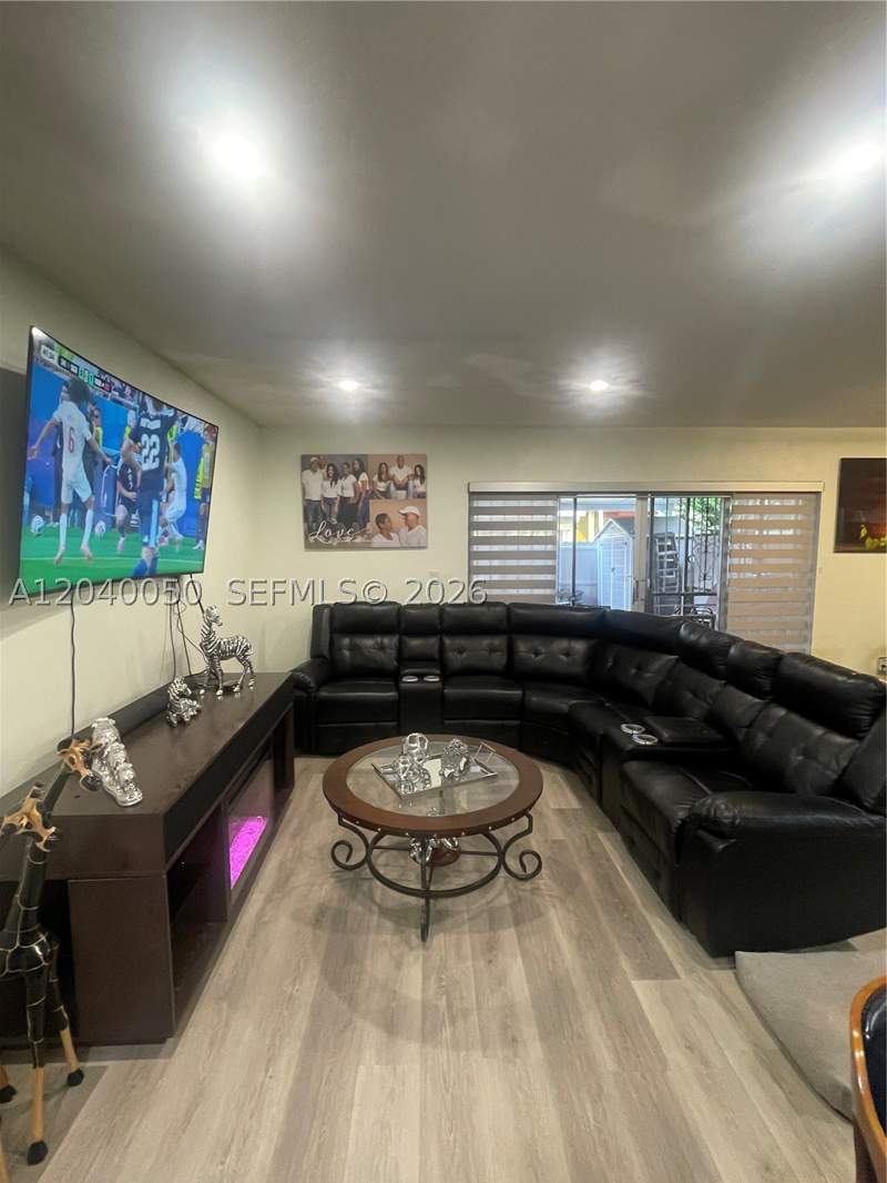 2 bedroom Townhouse at 6945 W 2nd Way, 2ND ADDN TO PALM SPRINGS, Hialeah — photo 2