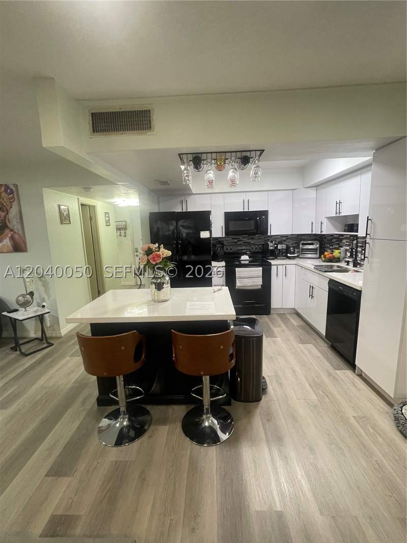 2 bedroom Townhouse at 6945 W 2nd Way, 2ND ADDN TO PALM SPRINGS, Hialeah — photo 3