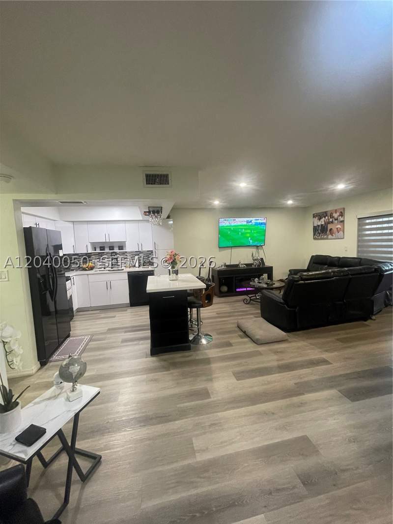 2 bedroom Townhouse at 6945 W 2nd Way, 2ND ADDN TO PALM SPRINGS, Hialeah — photo 5