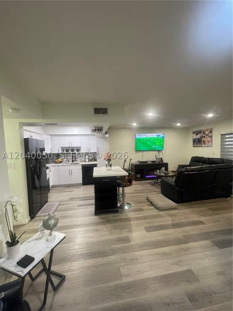 6945 W 2nd Way, Hialeah FL - photo 7 of 25