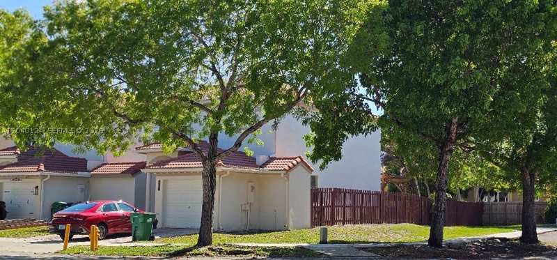 4 bedroom Townhouse at 2410 SW 153rd Pass, A B At Tamiami Trail Phas, Miami — photo 1