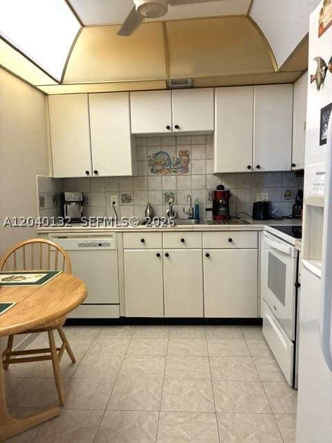 2500 NE 135th St C611, North Miami FL - photo 15 of 46
