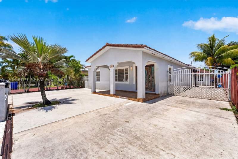 4 bedroom SingleFamilyResidence at 920 NW 35th Ave, Douglas 7th Comml Center, Miami — photo 3