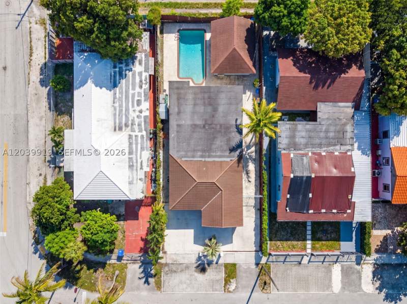 4 bedroom SingleFamilyResidence at 920 NW 35th Ave, Douglas 7th Comml Center, Miami — photo 5