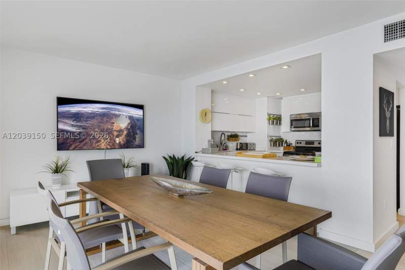 2 bedroom Condominium at 11111 Biscayne Blvd 8C, Jockey Club Condo, Miami — photo 4